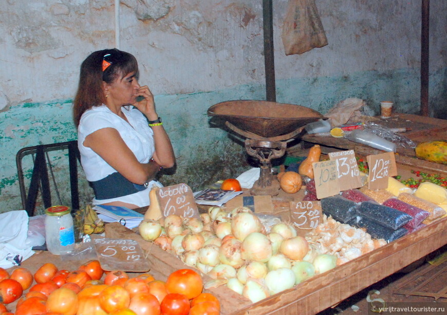 Продавщица на рынке в Гаване