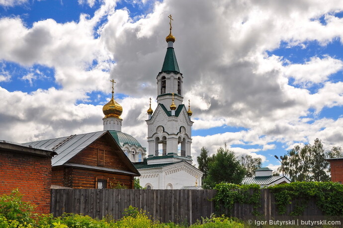 03. В городе есть несколько очень красивых храмов и один собор. Но времени на осмотр у меня был немного, поэтому я выбрал самую красивую на мой взгляд.