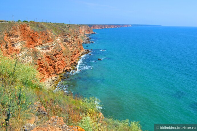 Выступая на целых 2 километра в море и напоминая, в большей степени полуостров, мыс является как природным, естественным заповедником, так и археологически-исторической резервацией.