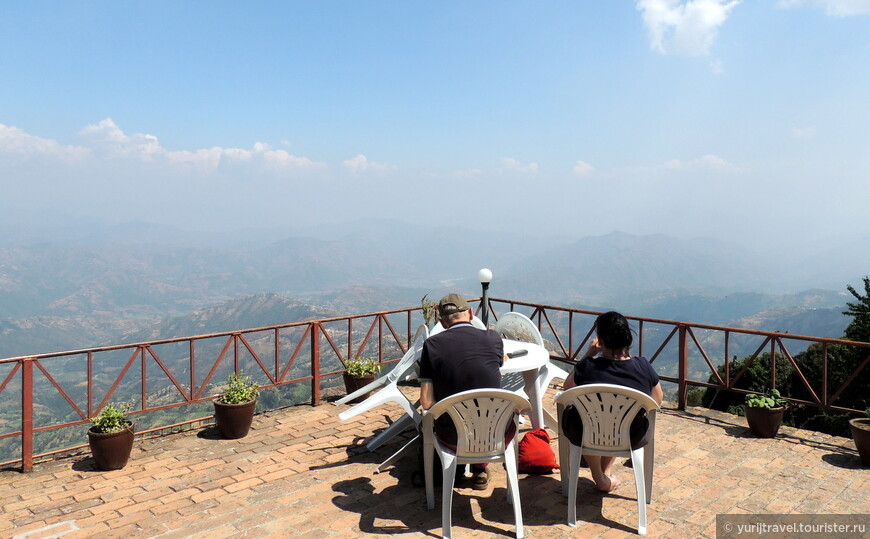 В Нагаркоте приятно просто сидеть, смотреть на Гималаи и ничего не делать