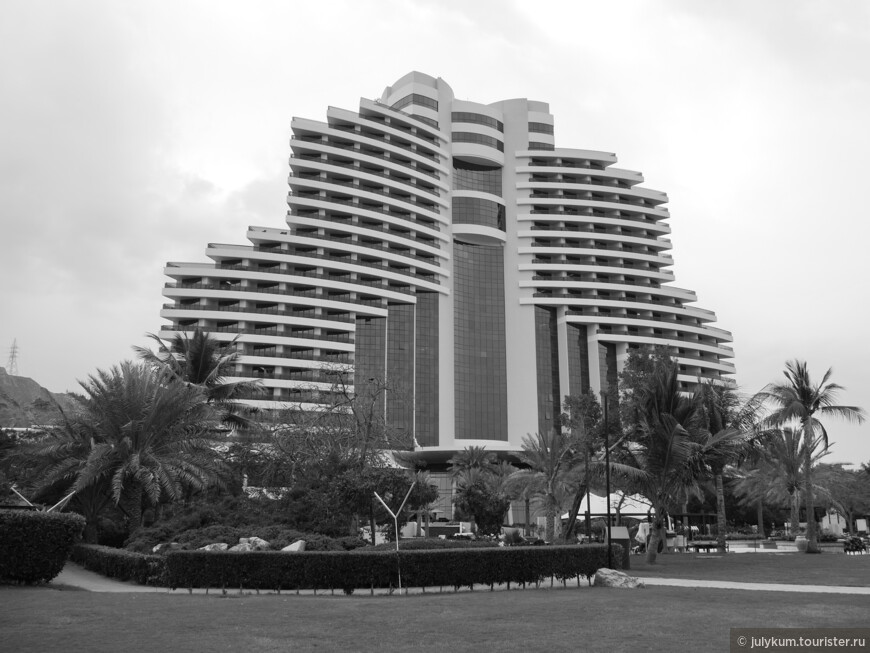 Отель Le Meridien Al Aqah Beach Resort