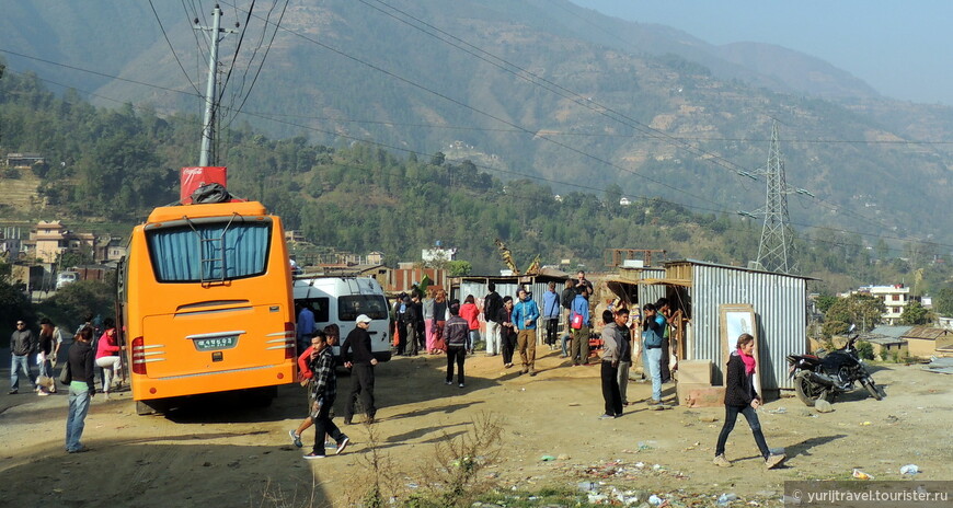 Типичная остановка в предгорьях Непала