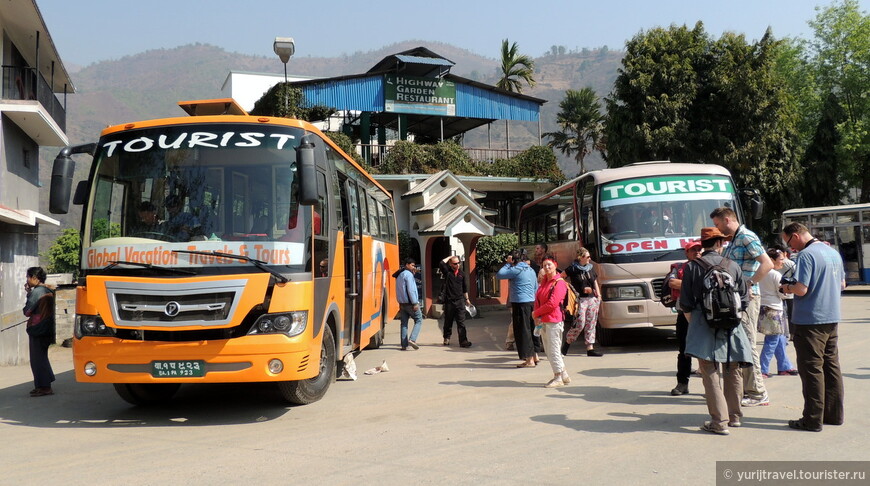 По Непалу лучше всего передвигаться на более комфортных туристических автобусах