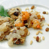 Sarde in saor – сардины, маринованные с уксусом и луком, приправленные кедровыми орешками и изюмом.Хочу предложить вам старинное венецианское блюдо - 