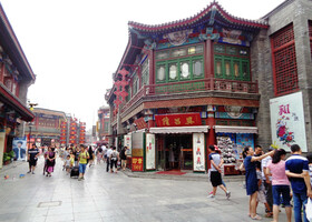 Продолжим прогулку по Тяньцзиню с Торговой улицы, которая расположена к югу от реки Хайхэ и называется она по английски - Ancient Culture Street.