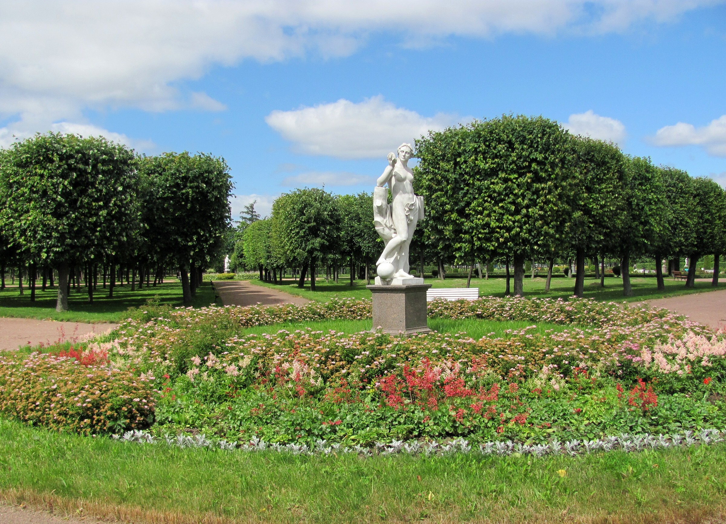 Парк константиновского дворца