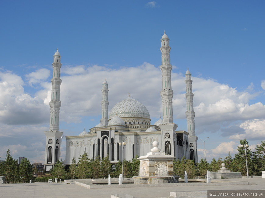 Красивая мечеть в Астане