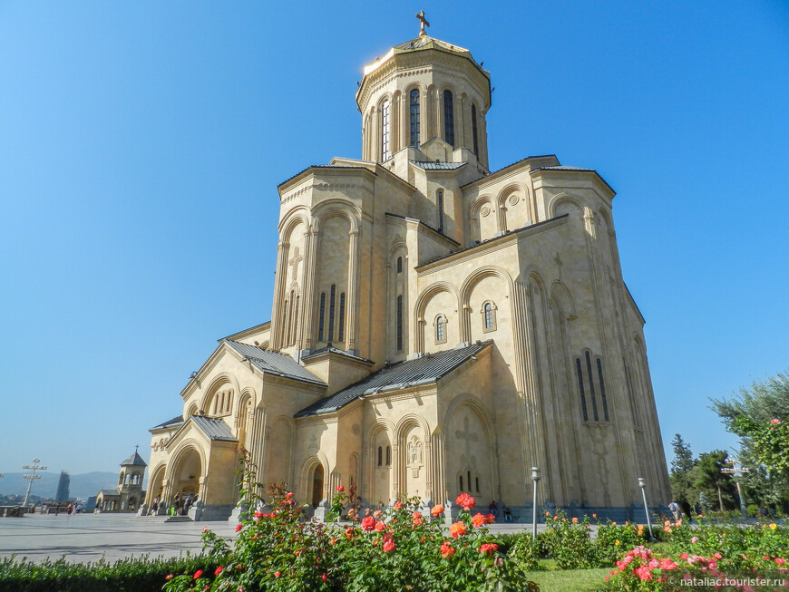 Цминда Самеба, Собор Святой Троицы в Тбилиси — главный кафедральный собор Грузинской православной церкви. Находится на холме святого Ильи.