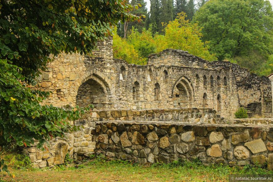 Монастырь в Икалто – один из первых в Грузии.