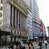 Уо́лл-стрит.Считается историческим центром Финансового квартала города.Главная достопримечательность улицы — Нью-Йоркская фондовая биржа.