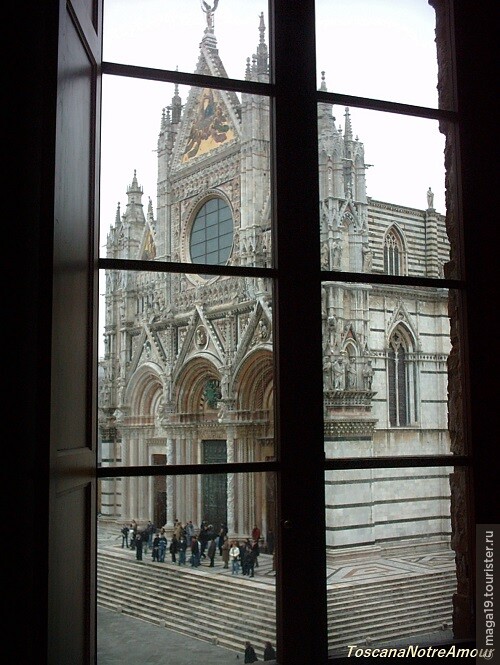 Сиеновский Кафедральный Собор Вознесения Богородицы. 13-14 век. Вид из окна Средневекового Госпиталя Санта Мария делла Скала