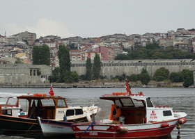 Стамбул. На берегу Золотого Рога.