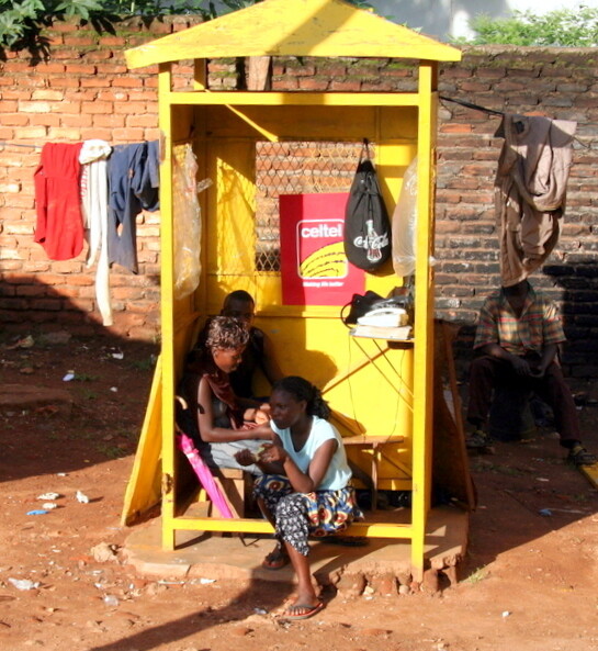 Пункт связи в Малави - есть междугородный и международный телефон и даже факс!