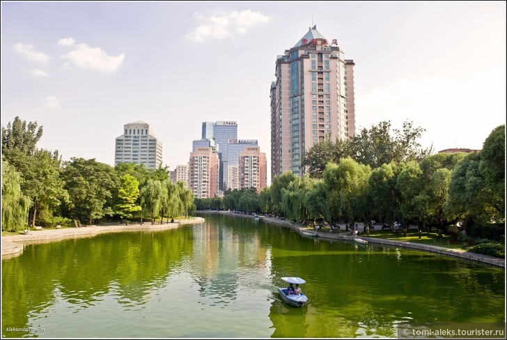 Супер бассейны посреди мегаполиса (Китай) 