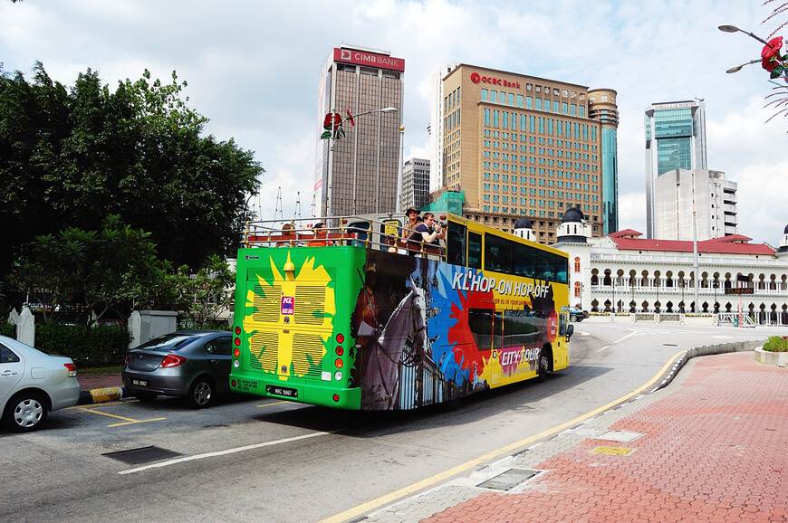 По Куала-Лумпуру на красном автобусе