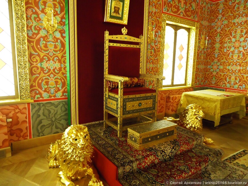 Прекрасное Коломенское - его древние храмы и летний дворец царя Алексея Михайловича.