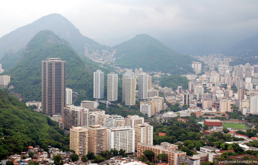 Рио красив своими кварталами в заливах Атлантики 