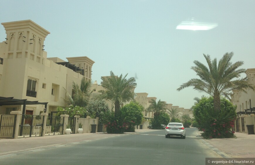 Рас-эль-Хайма. Проезжаем Al Hamra Villages