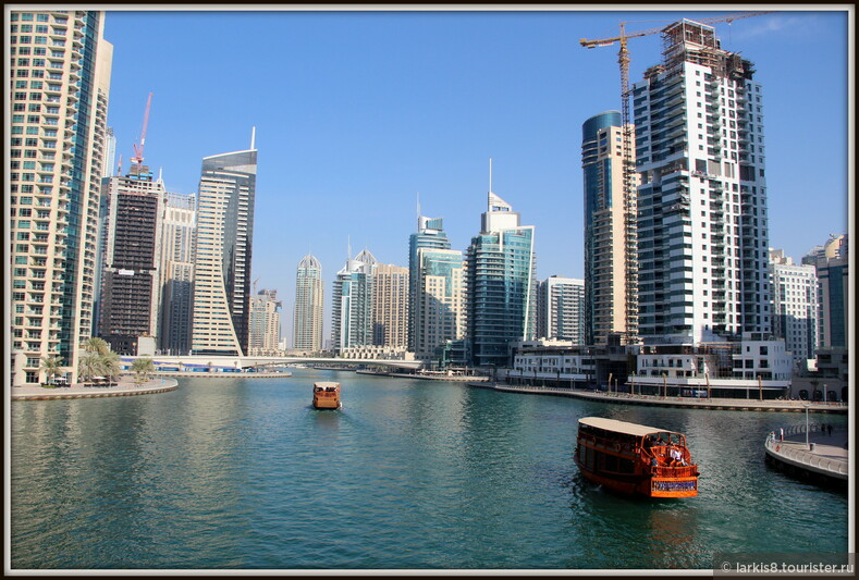 А еще Дубай знаменит своими небоскребами, особенно в районе Дубай Марины. Подробно про это место в моем фотоальбоме : http://larkis8.tourister.ru/photoalbum/25152