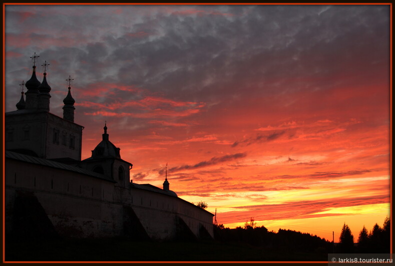А вечерний закат в Переславле Залесском был одним из красивейших в моей жизни. Фотоальбом об этом городе : http://larkis8.tourister.ru/photoalbum/24414