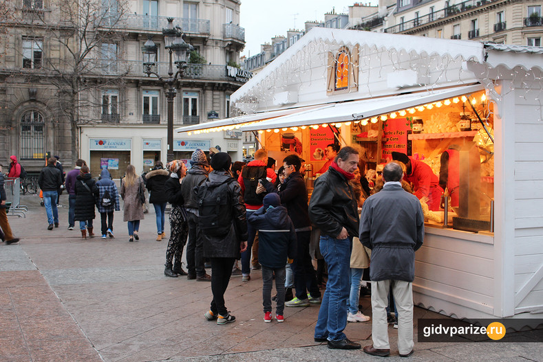 Ноев Ковчег на площади Мэрии Парижа (+фото)