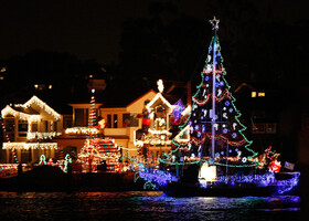 Рождественский парад яхт в Калифорнии