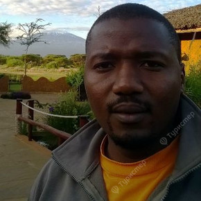 Турист Эрик Нджугуна (Pumba)