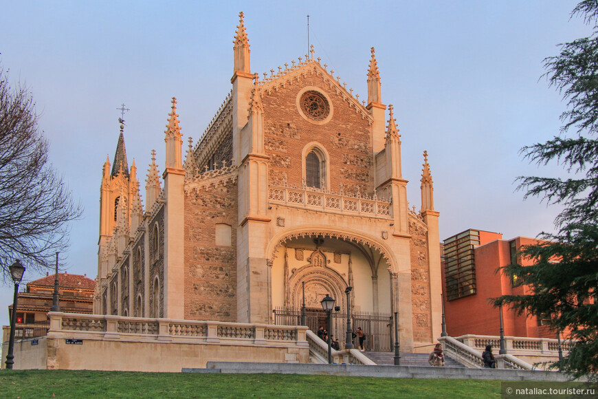 Мадрид, церковь San Jerónimo el Real, рядом с музеем Прадо. 