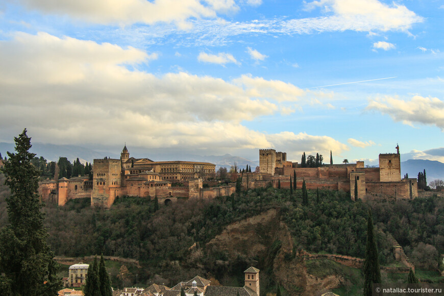 Гранада, закат. Вид на Альгамбру от Mirador San Nicolаs.