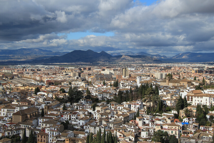 Гранада, вид с верхней площадки цитадели Алькасаба.