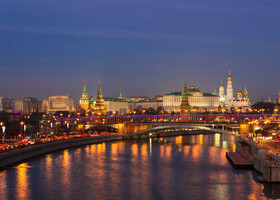 В Москве — столице. Вокруг Кремля