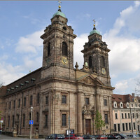 Церковь Святого Эгидия (St. Egidien kirche) построена в 1711–1718 годах. Это единственная сохранившаяся церковь в стиле барокко с элементами романского стиля. Она во время войны полностью выгорела и восстановлена в несколько упрощенной форме. Главными архитекторами были Иоганн и Готлиб Тросты. Церковь считается самой крупной постройкой XVIII века в Нюрнберге и первой барочной церковью в городе.