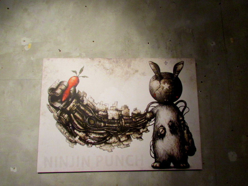 Лофт-проект «Этажи». Выставка японского художника Шинго Мацунума  aka Шичигоро «Место, где живут зайцероботы»