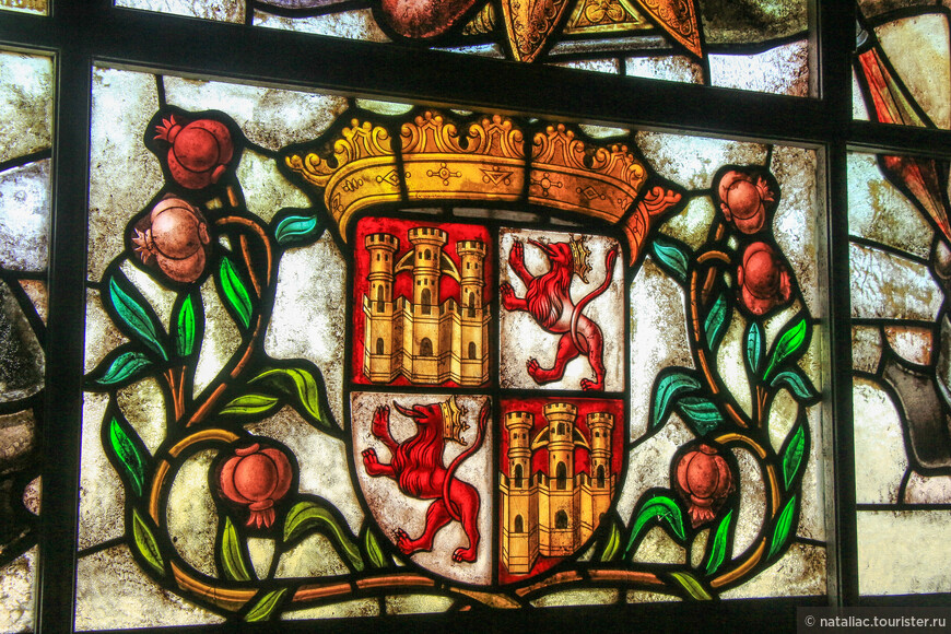 Гранат-символ Гранады, последнего королевства Испании, освобожденного от мавров в 1492 году. 