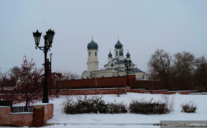 Церковь Дмитрия Солунского в Троицке. Она была возведена в 1873 году на средства, выделенные Свято-Троицким собором, и изначально была к нему приписана. 