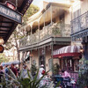 Площадь Нового Орлеана (New Orleans Square) — это место-прообраз Старого Орлеана, где расположен легендарный аттракцион «Пираты Карибского моря»