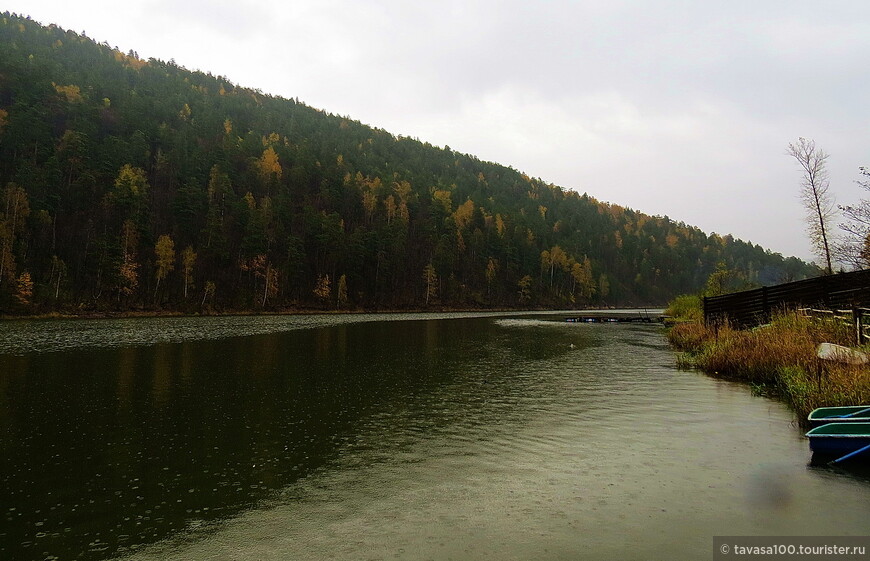 Старинная плотина на реке Сатка