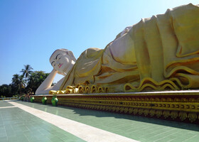 Далее приехали еще к одному Лежащему Будде в Храме Mya Tha Luaung Reclining Buddha