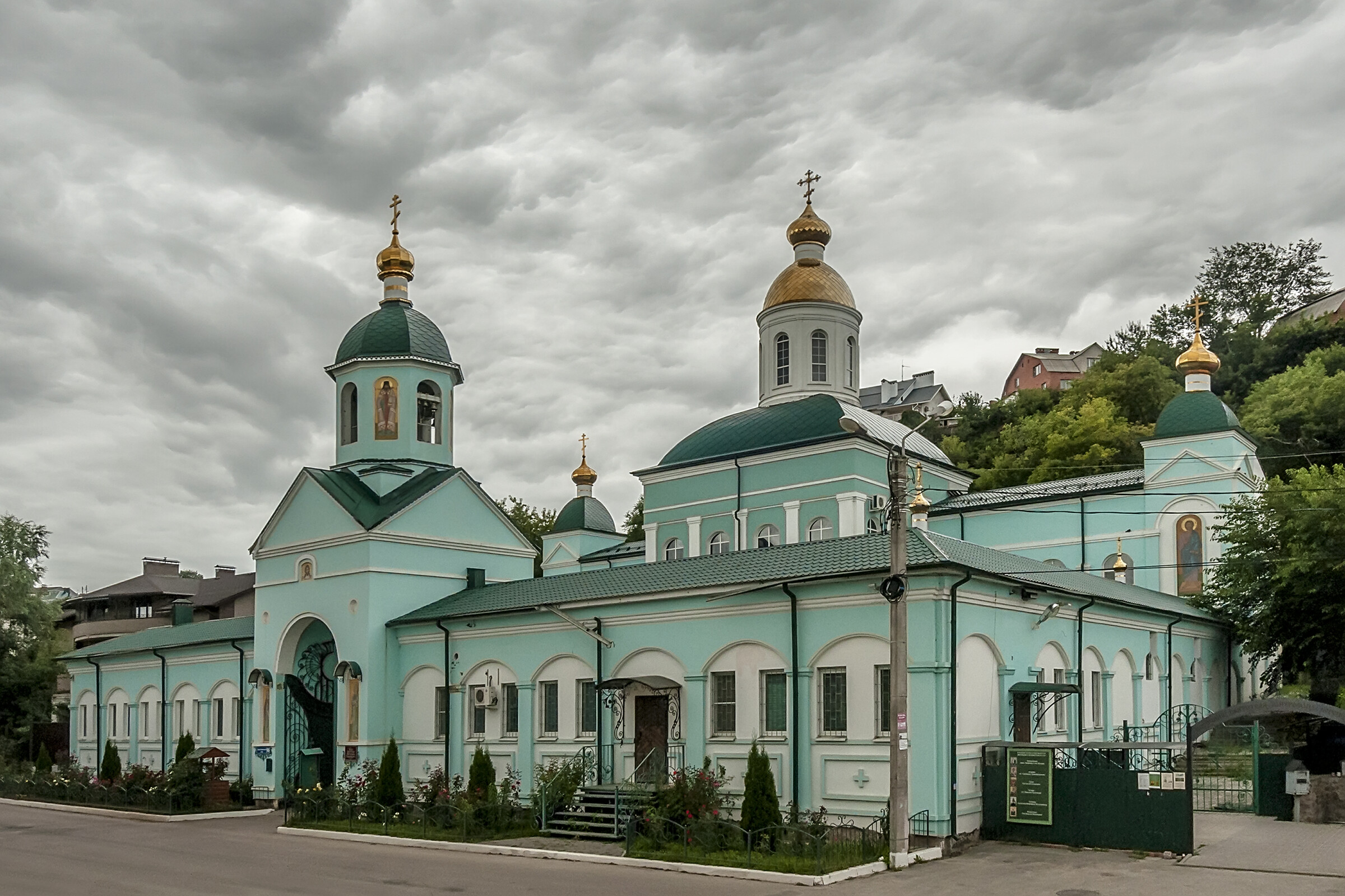 Церковь воронеж. Митрофановский храм Воронеж. Храм Митрофания Воронежского в Воронеже. Митрофановский храм на источнике Воронеж. Благовещенский монастырь Митрофана Воронежского.